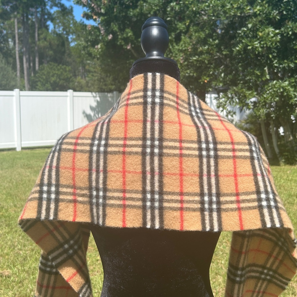 Burberrys Beige and Red Checkered Scarf - Picture 4 of 14